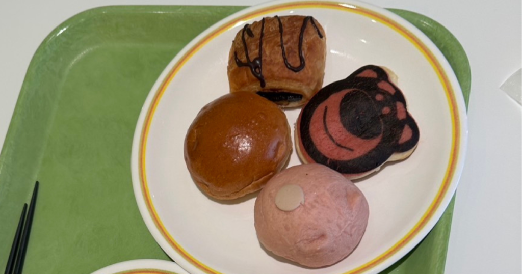 ロッツォ・ガーデンカフェ　ビュッフェ　パン